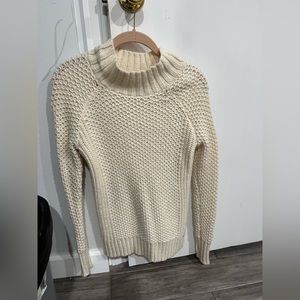 White turtleneck sweater American eagle outfitters